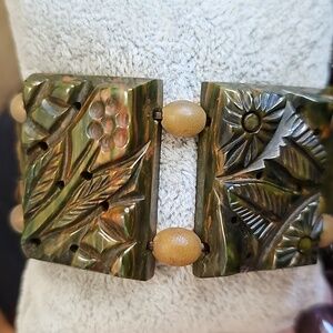 Vintage Bakelite Spinach Green Deep Carved Stretch Bracelet